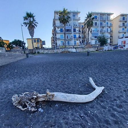 B&B Due Stanzulelle Salerno Bagian luar foto