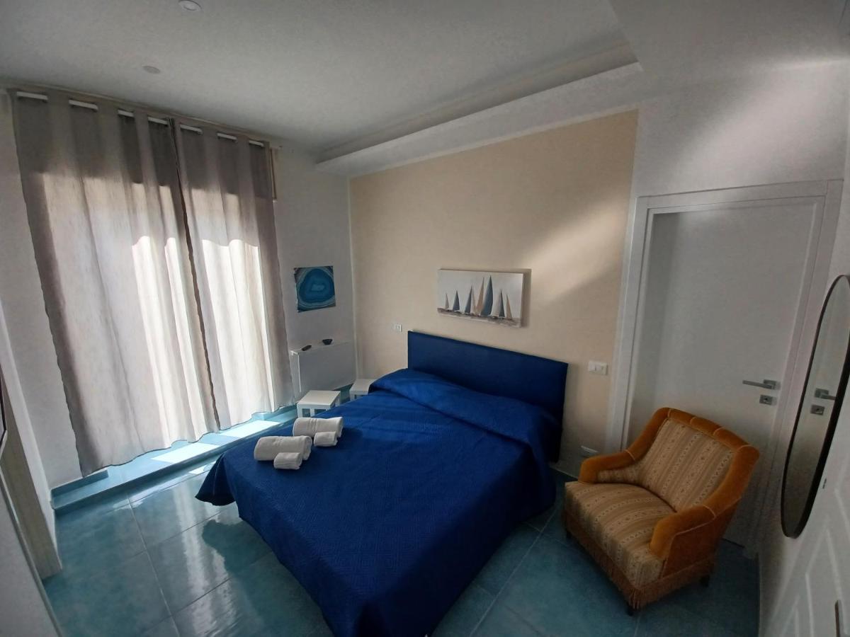 B&B Due Stanzulelle Salerno Bagian luar foto