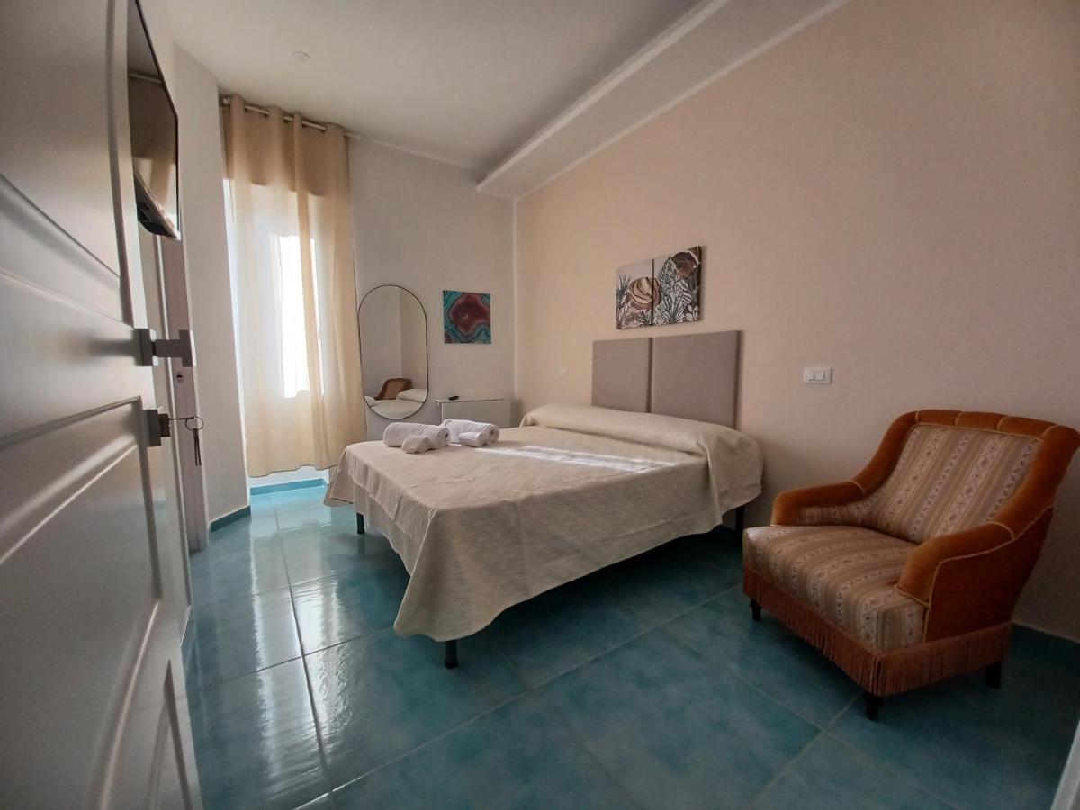 B&B Due Stanzulelle Salerno Bagian luar foto