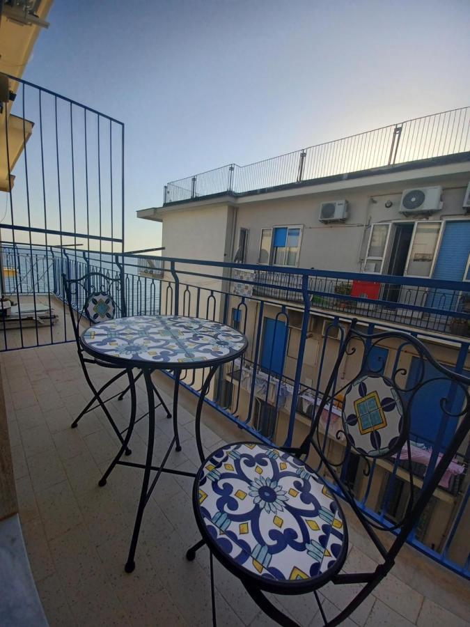 B&B Due Stanzulelle Salerno Bagian luar foto