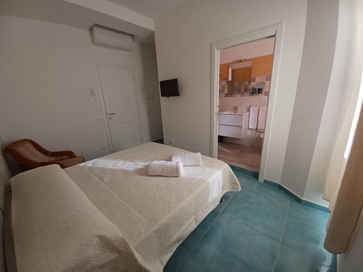 B&B Due Stanzulelle Salerno Bagian luar foto