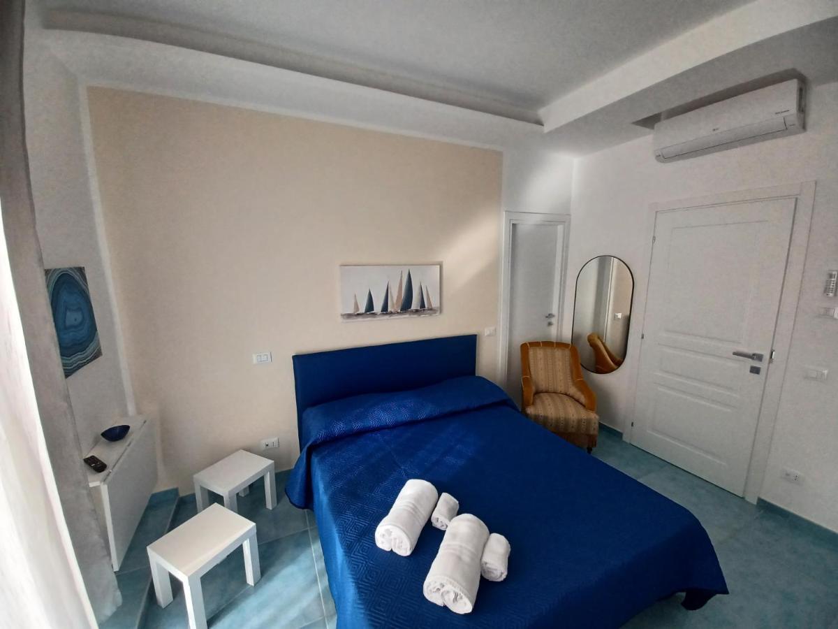 B&B Due Stanzulelle Salerno Bagian luar foto