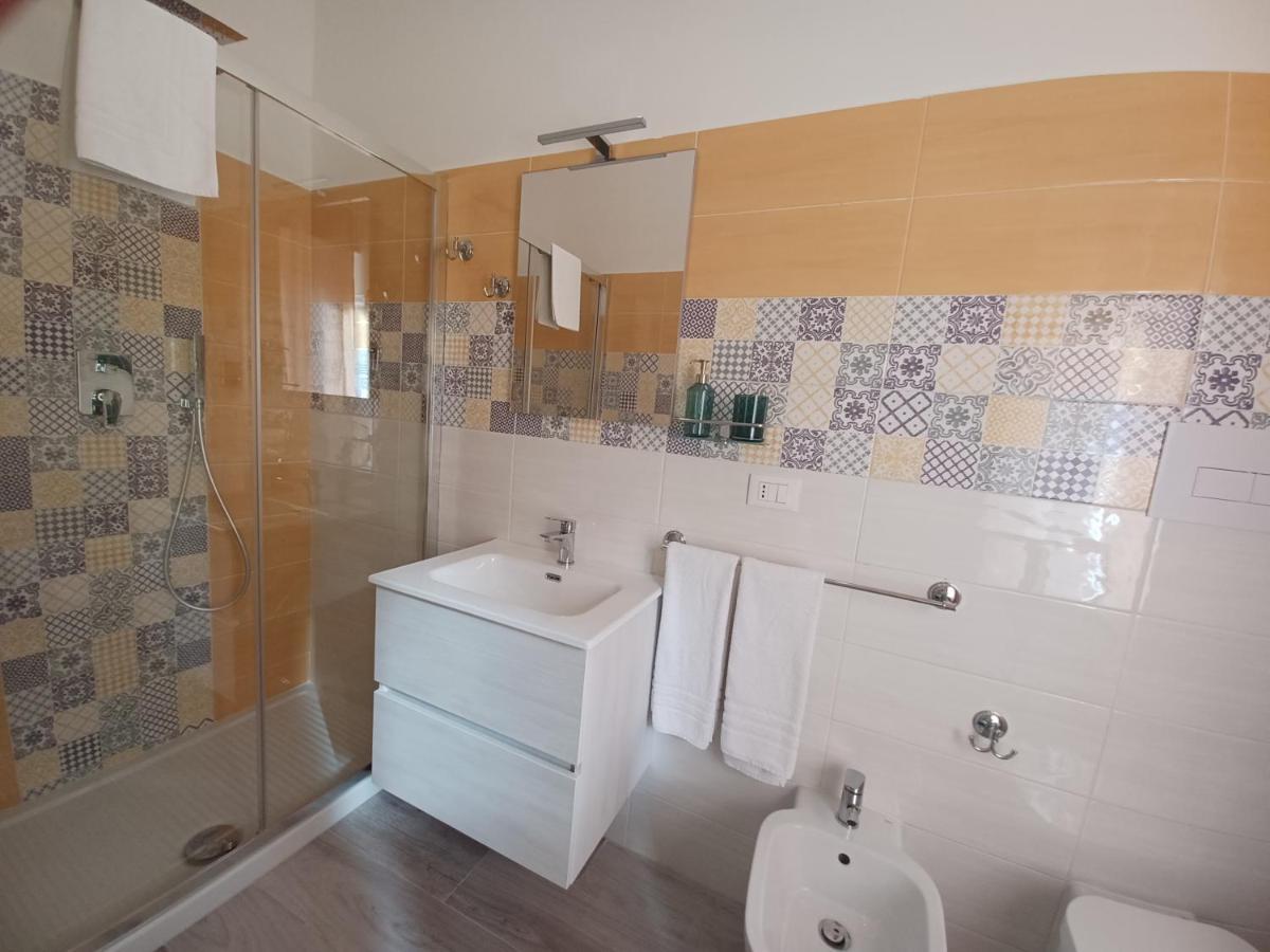 B&B Due Stanzulelle Salerno Bagian luar foto
