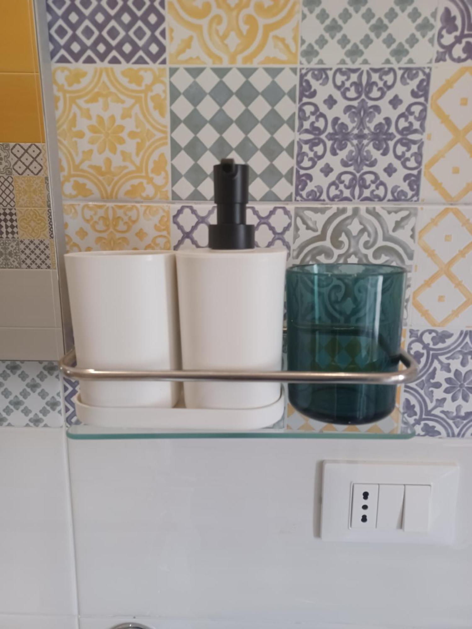 B&B Due Stanzulelle Salerno Bagian luar foto