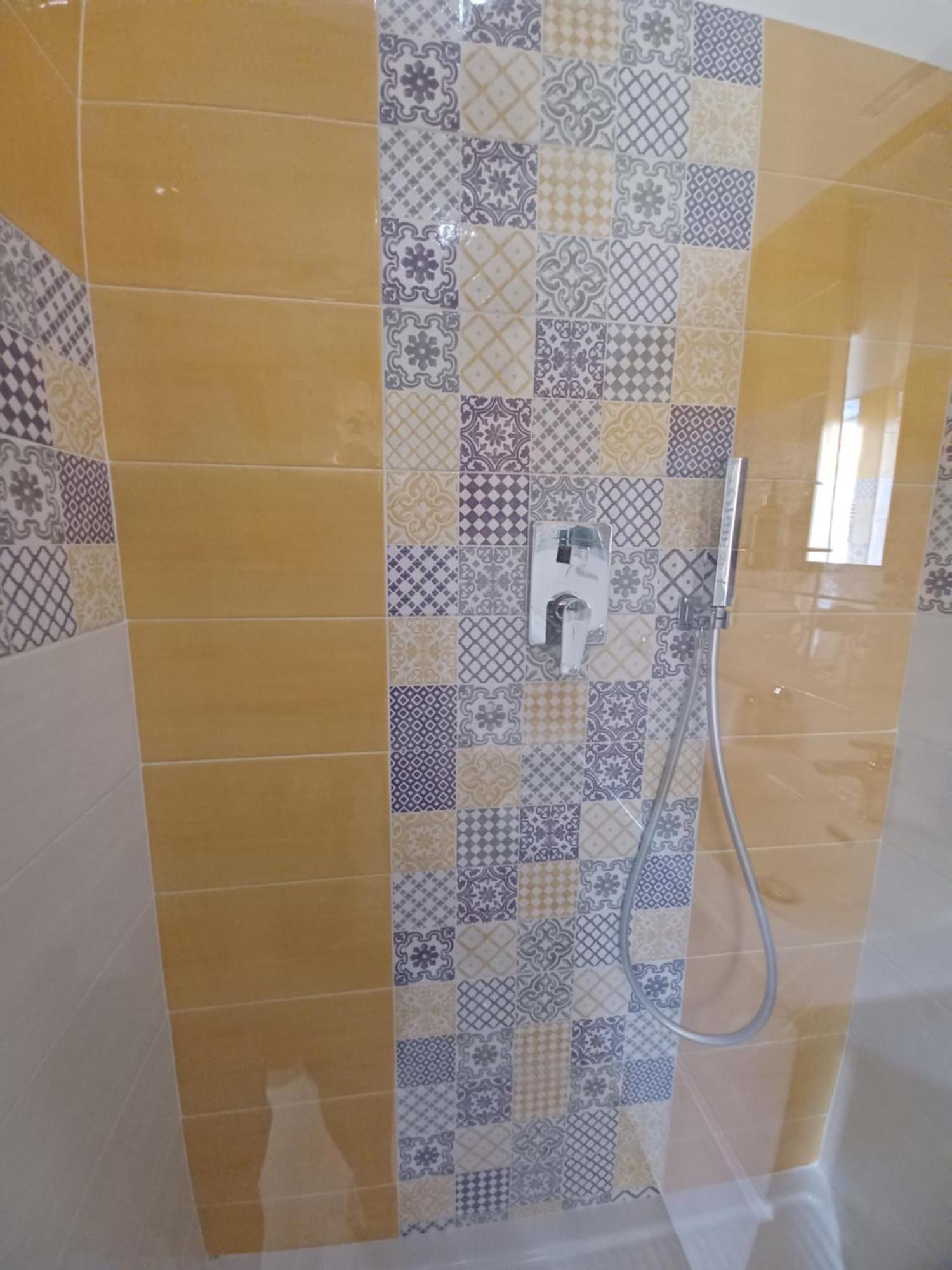 B&B Due Stanzulelle Salerno Bagian luar foto