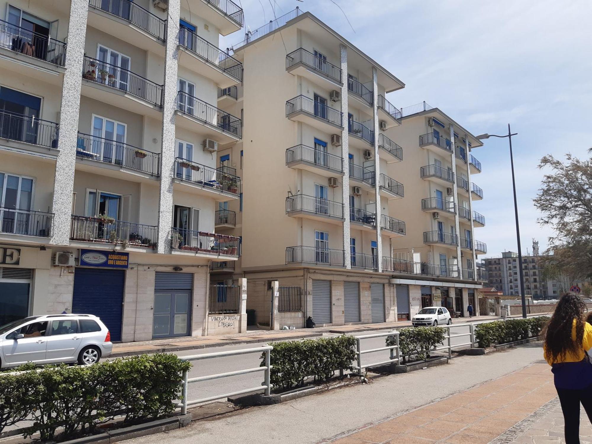B&B Due Stanzulelle Salerno Bagian luar foto