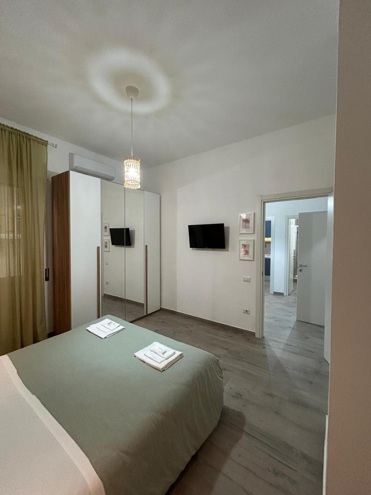 B&B Due Stanzulelle Salerno Bagian luar foto